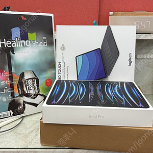 아이패드 6세대 12.9 실버 / 1 TB / 셀룰러 / 애케플 26.4.4 / 펜슬2정품 / 로지텍콤보터치키보드 / 풀박스 민트급