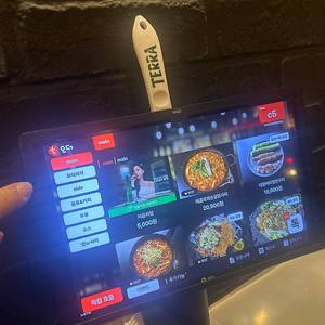 약정끝난 티오더 태블릿 18대(거치대포함)