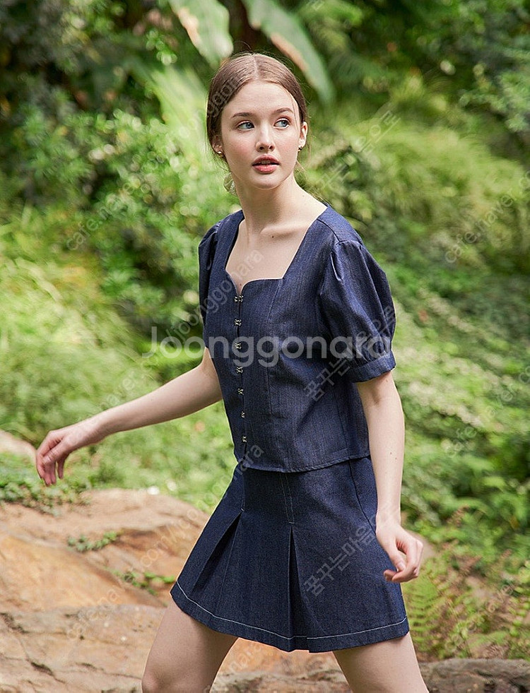 아이브 리즈 송해나 레터프롬문 데님 블라우스--5