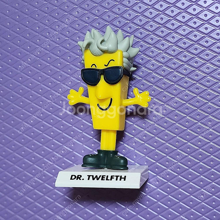 닥터후 12대 닥터 피규어 (카닥 피규어) 로저 하그리브스 (Roger Hargreaves) 버전 판매합니다.--2