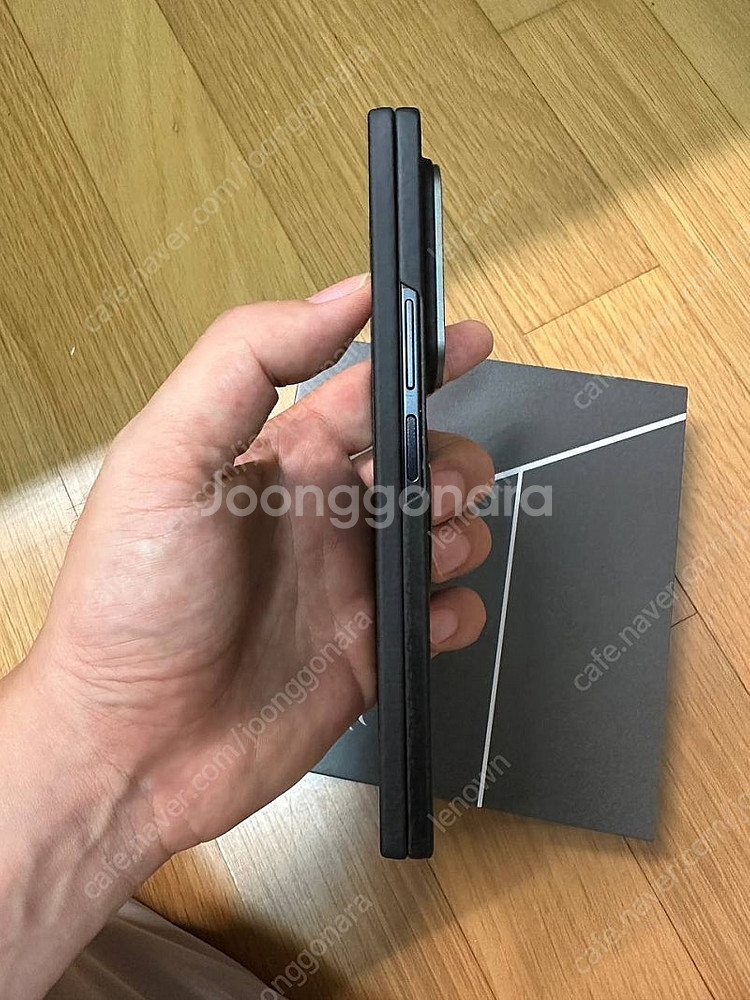 갤럭시폴드7 자급제 512g 블랙 신동품급 AI구독클럽 포함 팔아요.--2