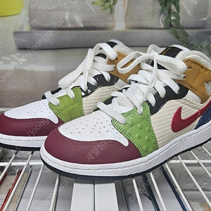 정품/ 나이키 에어조던 1미드 빅키즈 여성운동화 (225) HC36