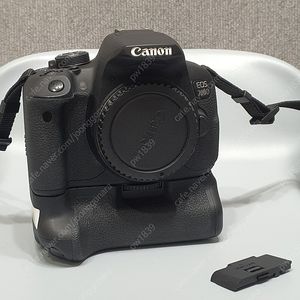 캐논 EOS 700D + 세로그립 (2,480컷)