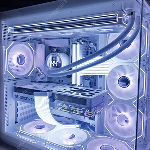 라이젠7 9800X3D RTX5080 화이트 본체 판매합니다