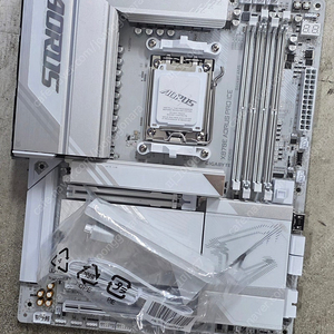 X870e aorus pro ice