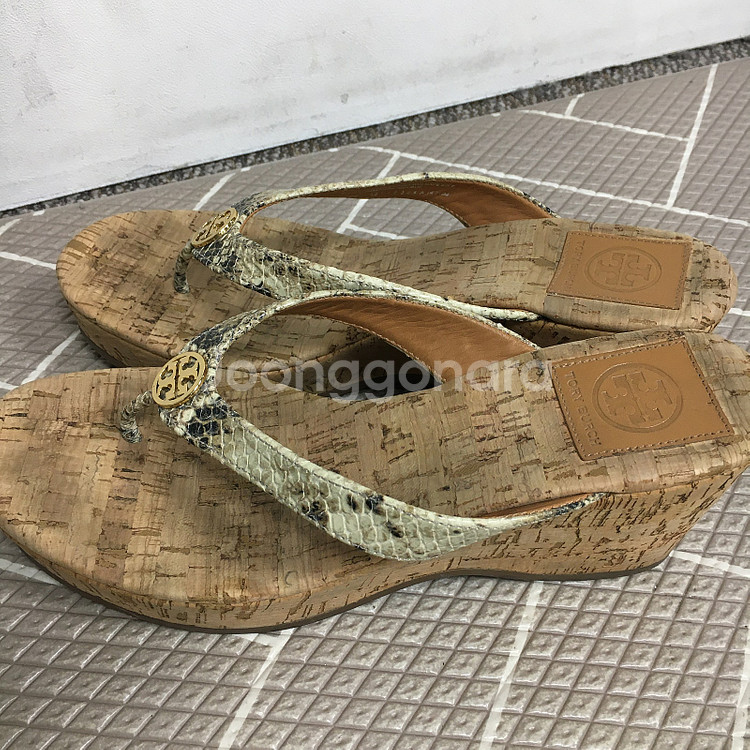 토리버치 뱀피 웨지 슬리퍼 샌들 245 / 랑방 마인 오브제 타임 럭키슈에뜨 산드로 마쥬 오르 시에 시스템--2