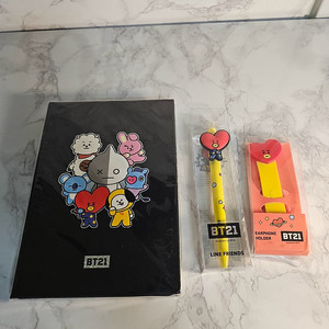 새상품-BT21 홀로그램양장노트+라인프렌즈 타타 볼펜+이어폰 홀더