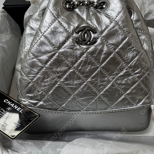 샤넬 가브리엘 백팩 스몰 실버 480만원
