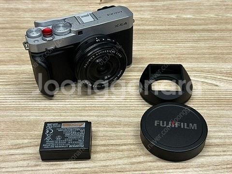 후지 필름 X-E4 실버 / XF27mm 2.8 R WR 판매합니다.--0