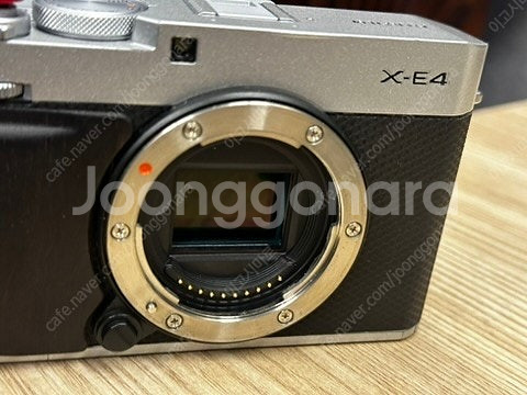 후지 필름 X-E4 실버 / XF27mm 2.8 R WR 판매합니다.--1