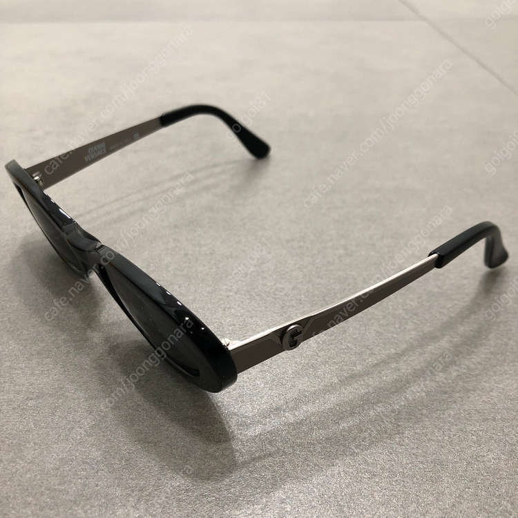 샤넬 선글라스 / 베르사체 오발 선글라스 이미지