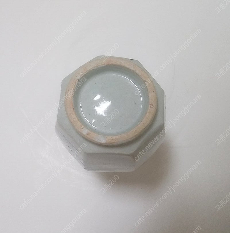 청화백자 칠보난초문 호리각주병 이미지