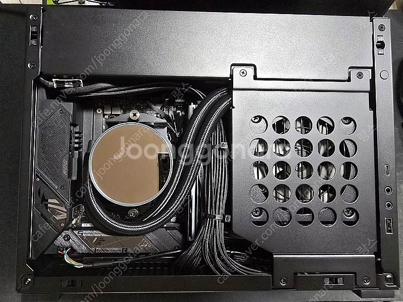 DAN A4-H2O SFF PC팝니다 (9600X, B...--1