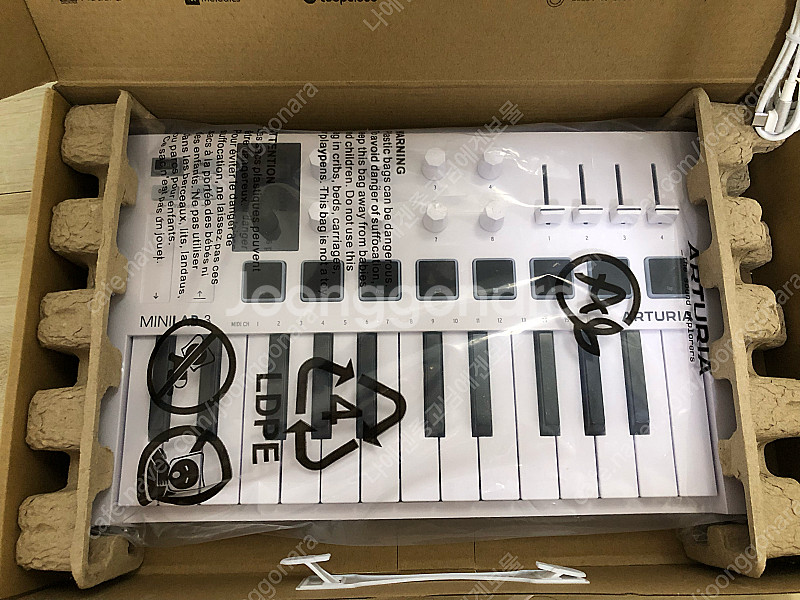 Arturia MiniLab 3 미디 컨트롤러 미개봉--4