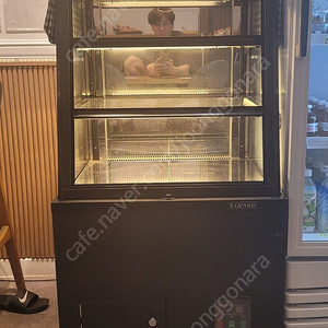 GRAND 브랜드 쇼케이스 냉장고입니다 높이 약 1200, 폭 약 700 전면 695정도 됩니다 구하기 힘든모델입니다 GRAND 브랜드 쇼케이스 냉장고 판매합니다. 사이