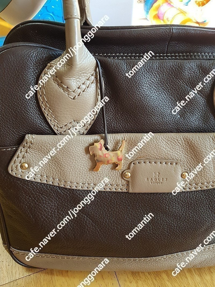 영국에서 구입했던 RADLEY 소가죽 숄더백 오만원--6