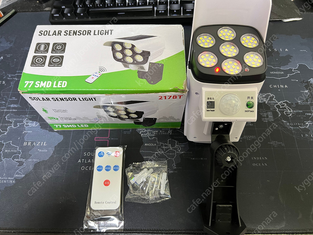 CCTV모양 태양광 무선 센서등 모션감지 옥외등 (리모컨 포함)--1