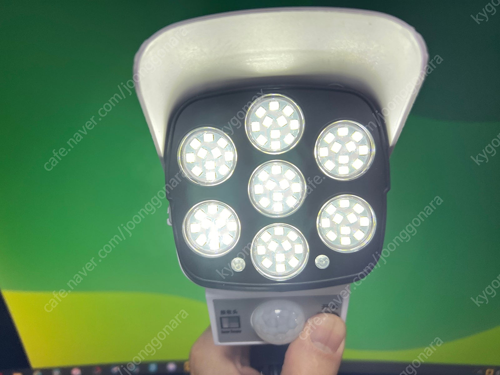 CCTV모양 태양광 무선 센서등 모션감지 옥외등 (리모컨 포함)--2