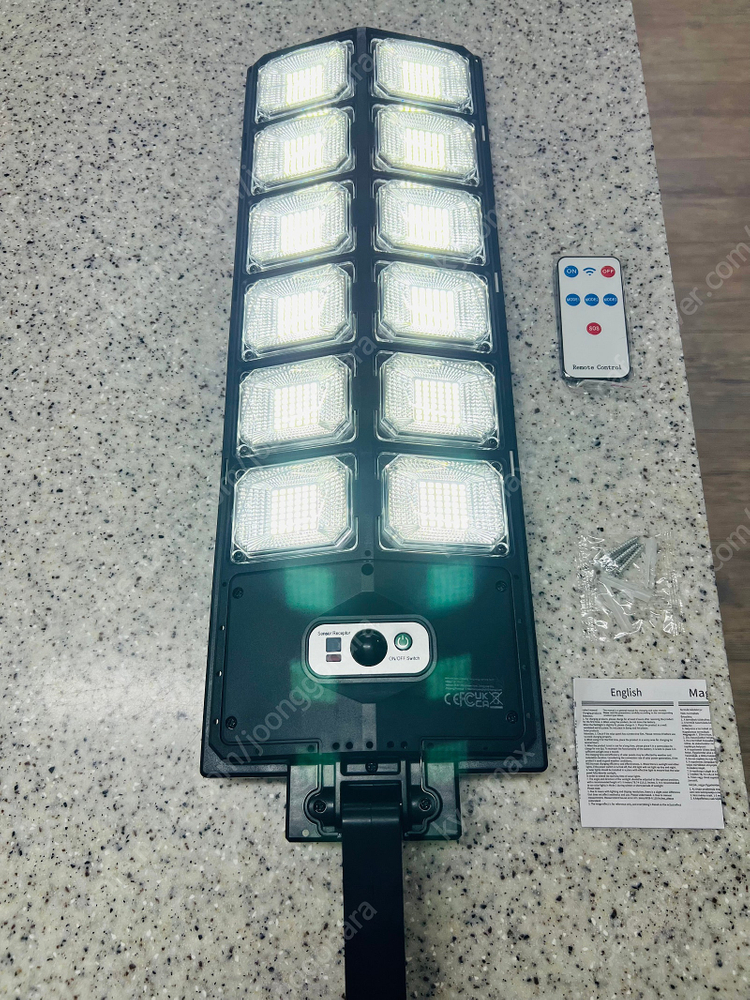 태양광 센서등 솔라등 모션 조명 리모컨 포함(특대형) 캠핑 펜션 정원 실외--1