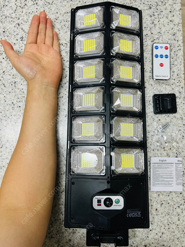 태양광 센서등 솔라등 모션 조명 리모컨 포함(특대형) 캠핑 펜션 정원 실외--5