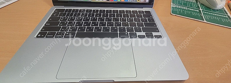 애플 맥북에어 13 2025 m4 a3240 256기가 노트북판매합니다.--9