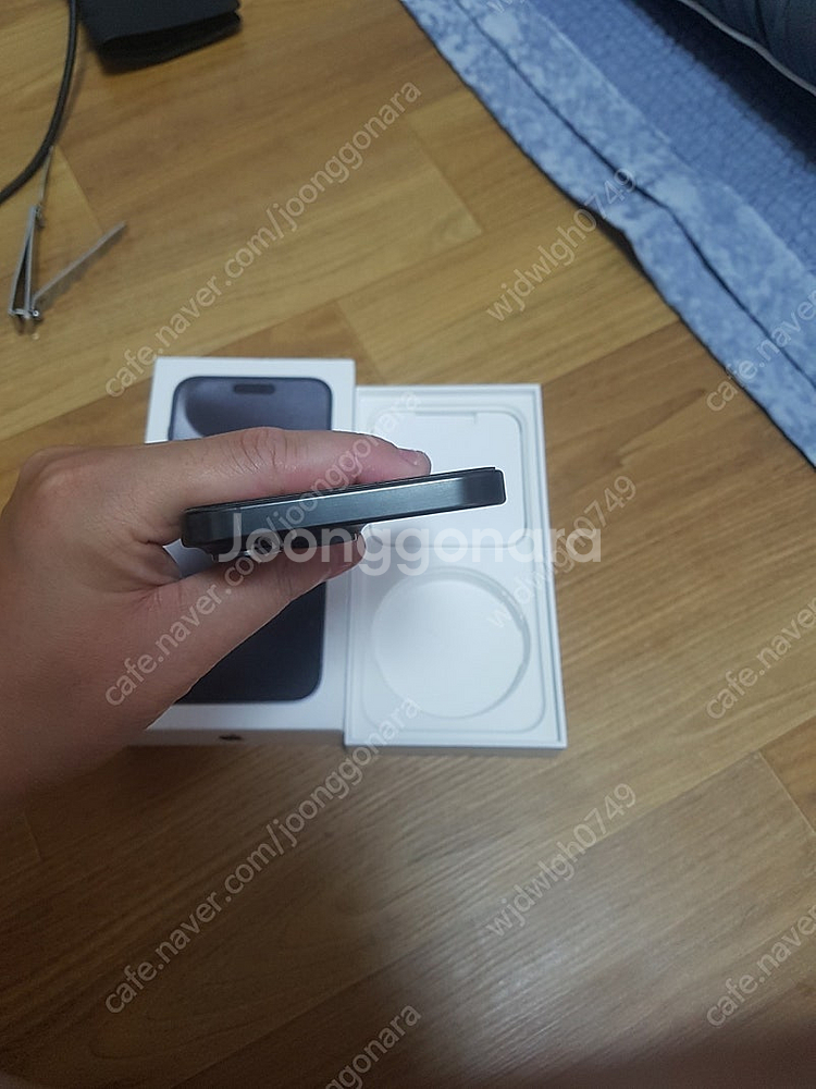 15프로맥스 256GB 티라늄 그레이 판매 (멍있음)--5