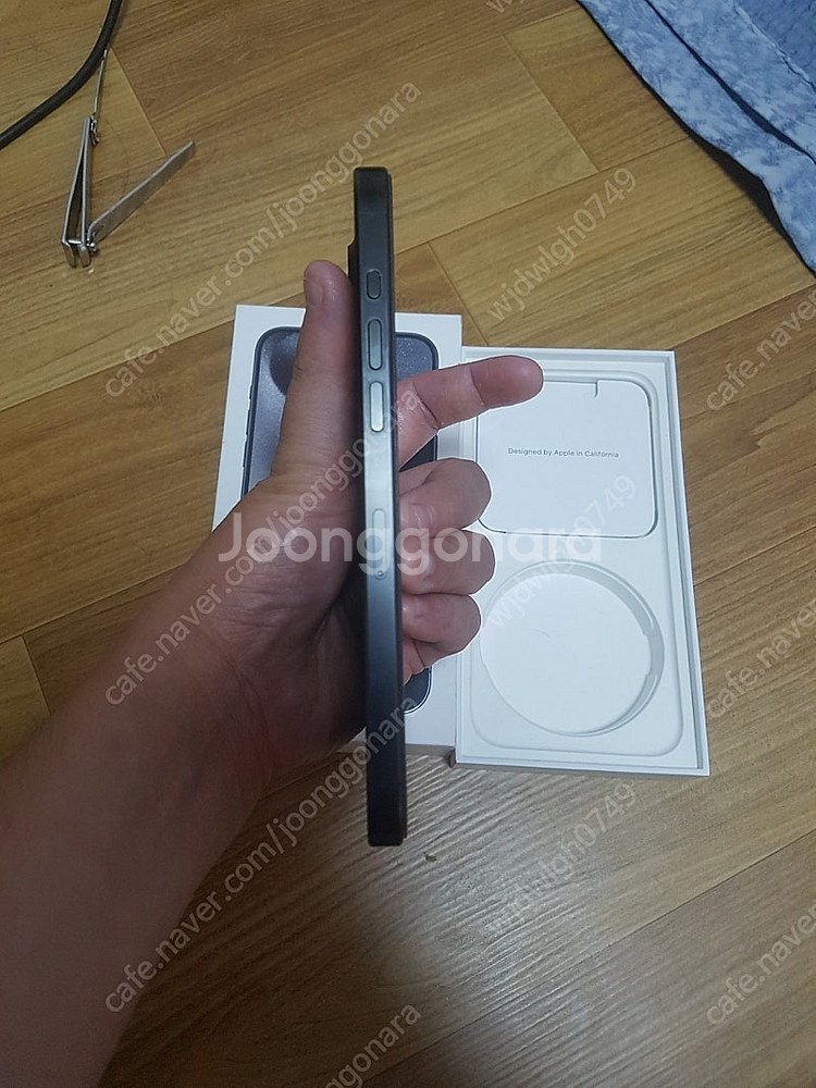 15프로맥스 256GB 티라늄 그레이 판매 (멍있음)--8