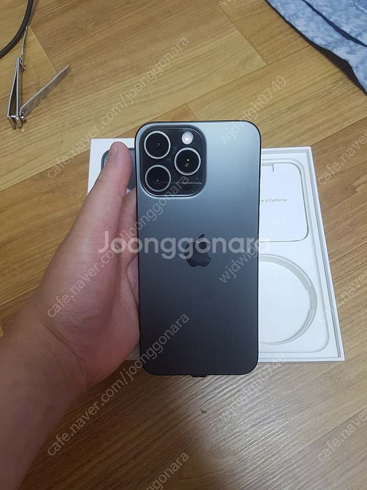 15프로맥스 256GB 티라늄 그레이 판매 (멍있음)--9