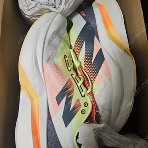 새제품 뉴발란스 퓨어셀 슈퍼컴프 엘리트 SC v4 260, 235 사이즈 최상급 카본 런닝화 팝니다