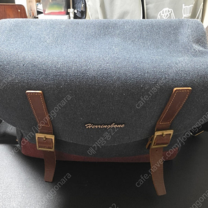 헤링본 포스트맨 카메라 가방 팝니다.