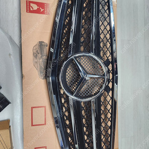 w212 e300,e220 전기형 스포츠 그릴, 본넷 엠블럼 팝니다.
