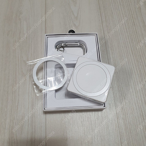 온아워 3in1 맥세이프 보조배터리