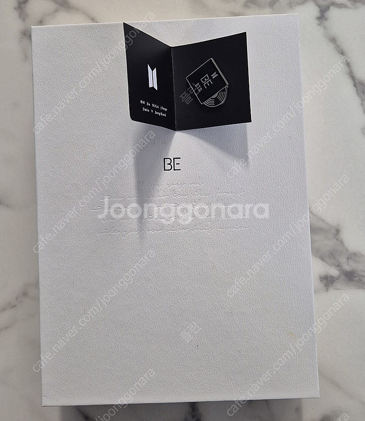 BTS 방탄 BE앨범 포카 알라딘특전 뱃지 포함--1
