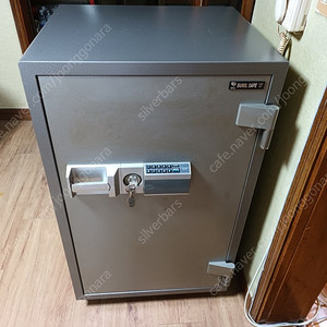 범일금고 모델명 ESD 107 , 높이 110cm , 넓이 64cm , 거의 새거 같은 , 28만원 팔아요.