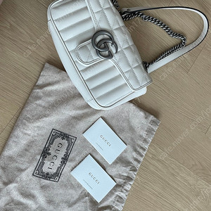 구찌 마몽 미니 체인숄더백 화이트 판매해요