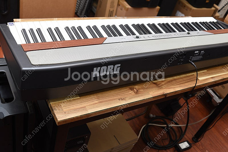 KORG SP-250--8