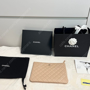 샤넬 클래식 클러치 샴골 뉴미듐 라이트베이지 새상품 초급처
