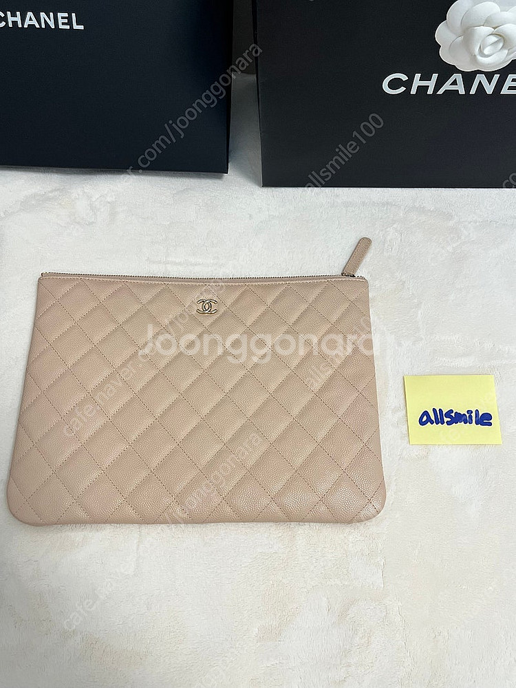 샤넬 클래식 클러치 샴골 뉴미듐 라이트베이지 새상품 초...--1