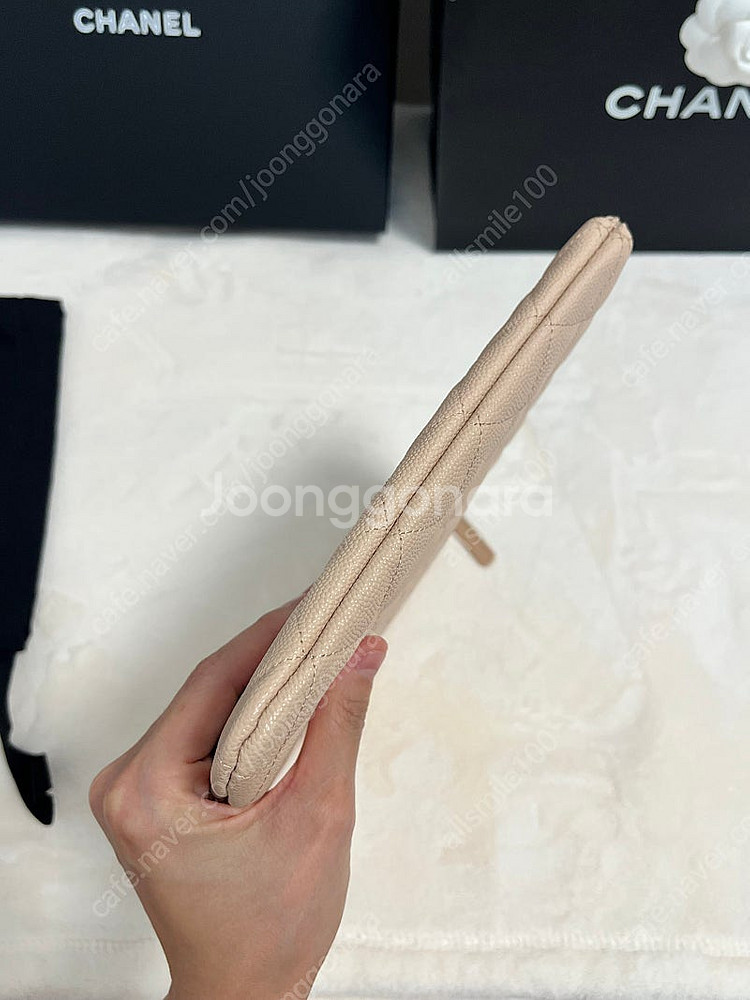 샤넬 클래식 클러치 샴골 뉴미듐 라이트베이지 새상품 초...--5