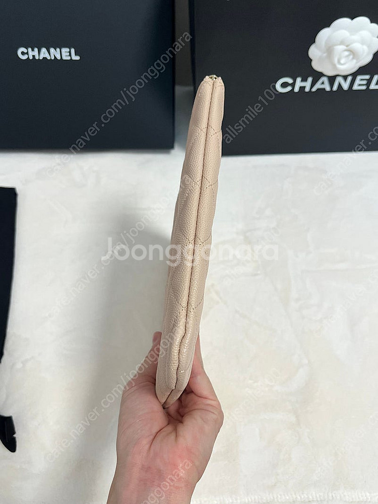 샤넬 클래식 클러치 샴골 뉴미듐 라이트베이지 새상품 초...--6