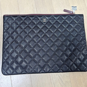 샤넬 클래식 클러치 라지 은장 블랙 캐비어 새상품