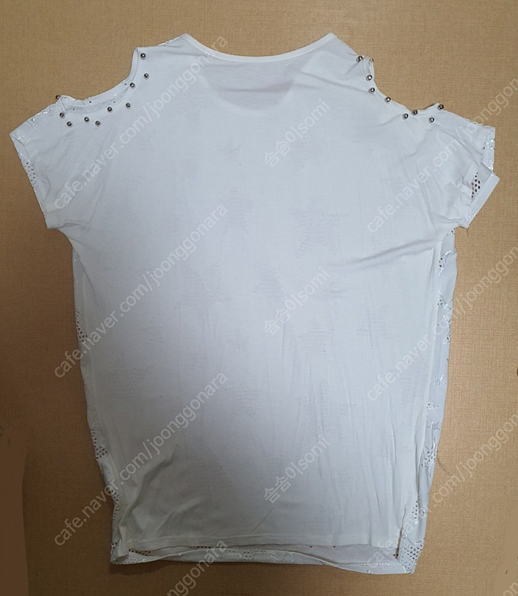 [미사용] soup 캡소매 오픈 숄더 반팔 티셔츠--2