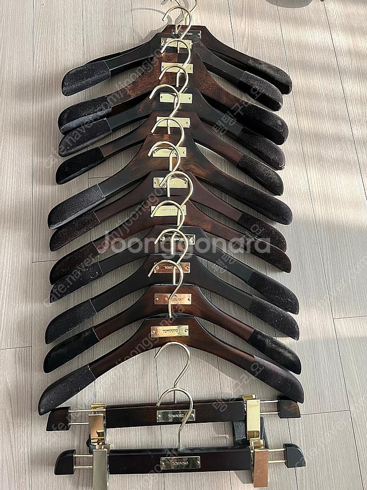 톰포드 옷걸이--0