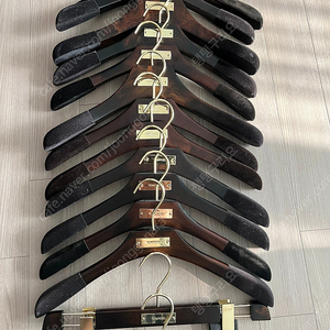 톰포드 옷걸이