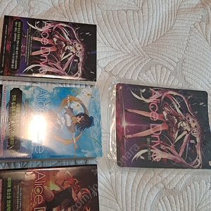 앨리스 드라이브 1~3권 1권 초판, 2권 300피스 직소퍼즐 한정판, 3권 드라마cd 한정판 올초판 올한정 미개봉 코믹존 한정 마우스패드 포함 판매합니다