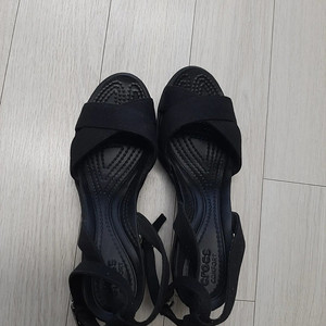 택포)새상품 크록스레이웨지 엑스 w7