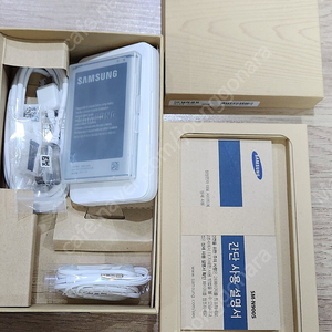 삼성갤러시 노트3 배터리,충전기케이스,이어폰등등 부속품 (미사용,미개봉)
