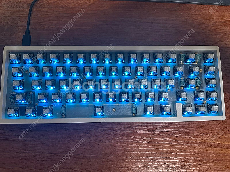 KBD67 Lite R3 커스텀 키보드 베어본 판매합니...--0