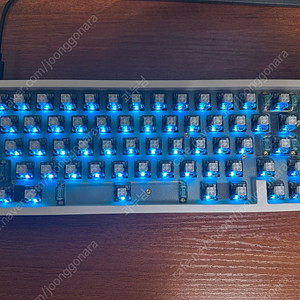 KBD67 Lite R3 커스텀 키보드 베어본 판매합니다.