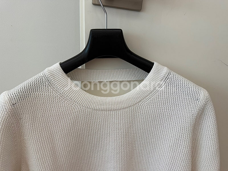 24 sjsj 백 컷아웃 니트 탑--3